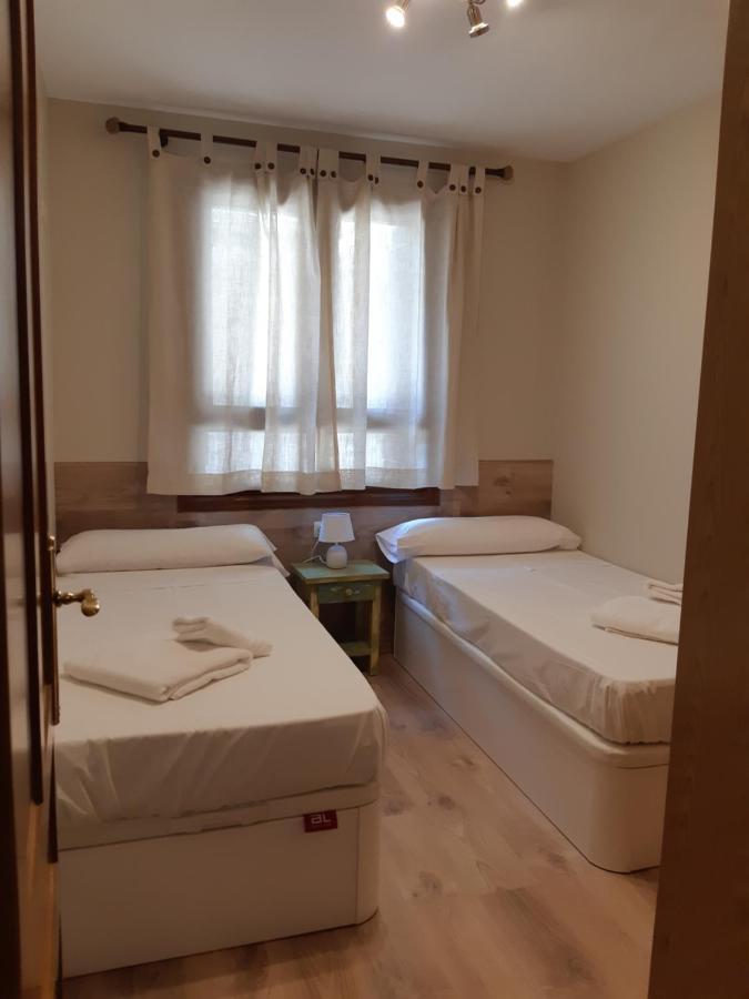 Apartamento Familiar Con Vistas Y Garage La Portiecha Apartment Sallent De Gallego Luaran gambar