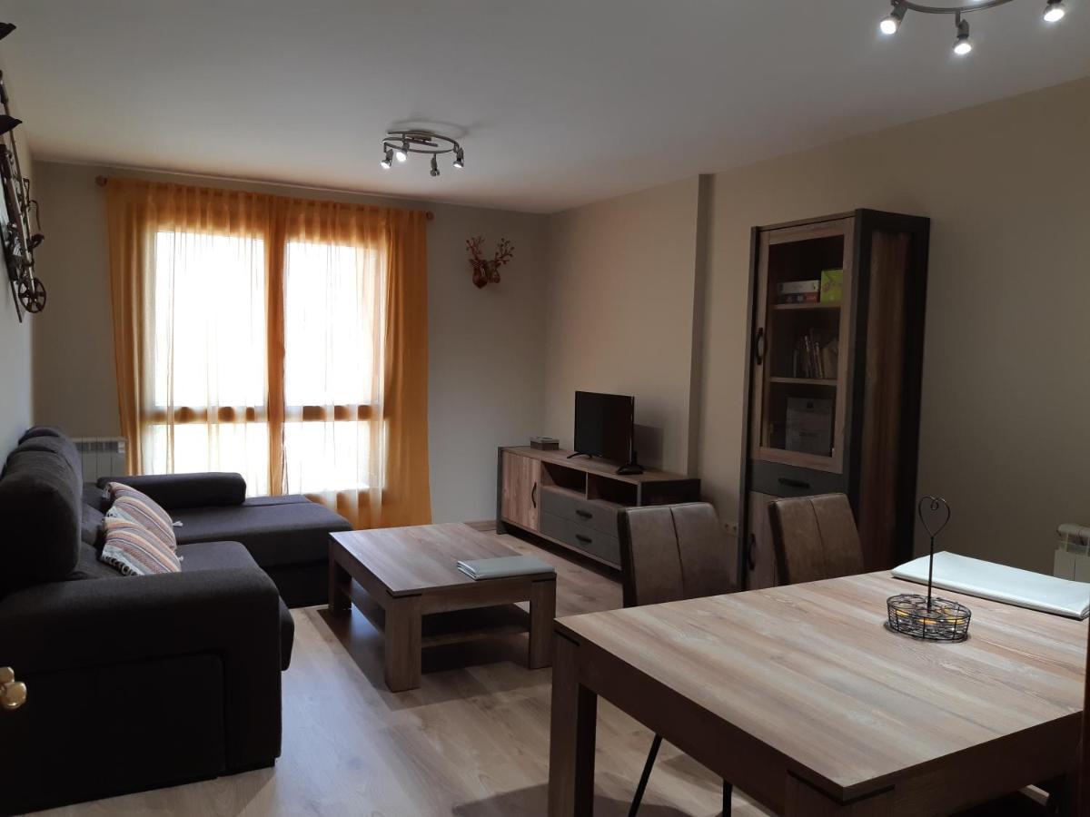 Apartamento Familiar Con Vistas Y Garage La Portiecha Apartment Sallent De Gallego Luaran gambar
