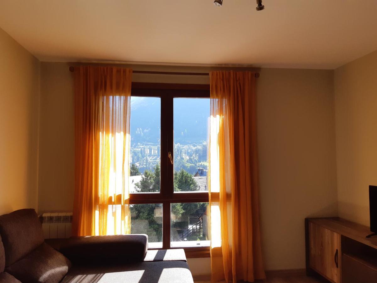 Apartamento Familiar Con Vistas Y Garage La Portiecha Apartment Sallent De Gallego Luaran gambar